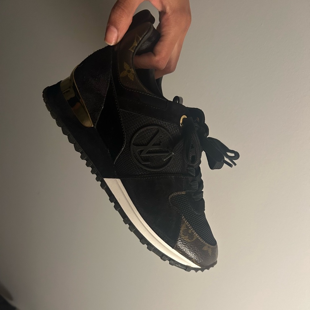 Louis Vuitton’s run away sneakers black